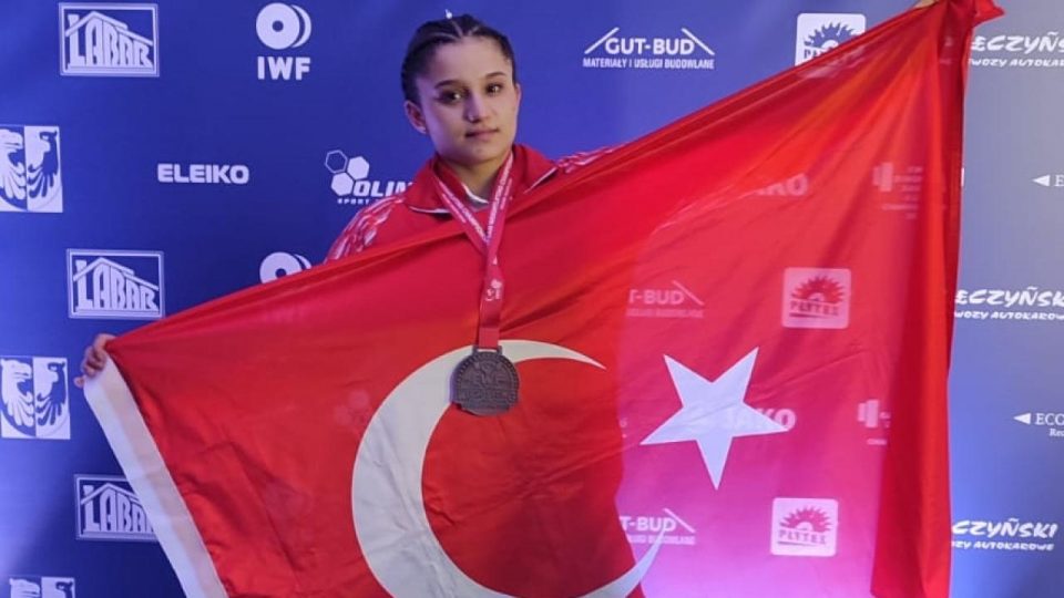 Medine Saime Balaban Avrupa Halter Şampiyonası’nda bronz madalya kazandı